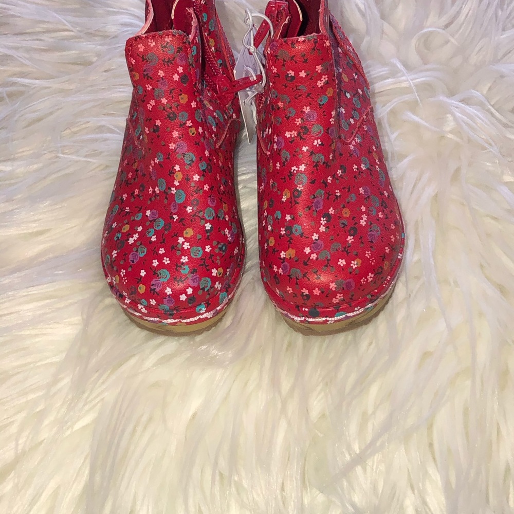 Red Clogs